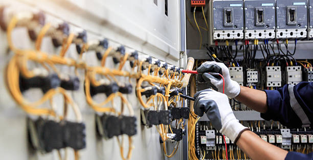 Professional Electrician technician working in Roseburg North, OR
